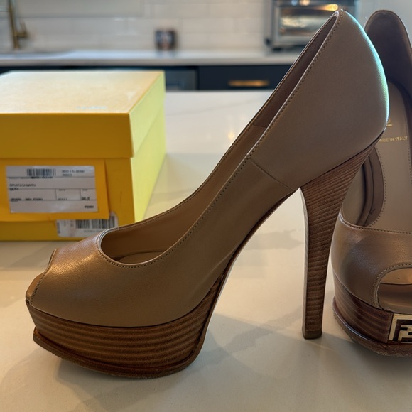 Fendi Women’s platform heels-36.5 - Picture 4 of 11